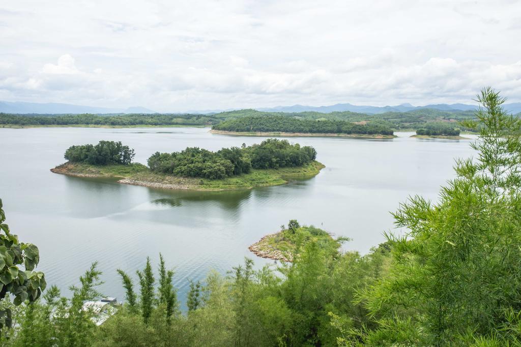 Thawsi Lake Hill Si Sawat Ngoại thất bức ảnh