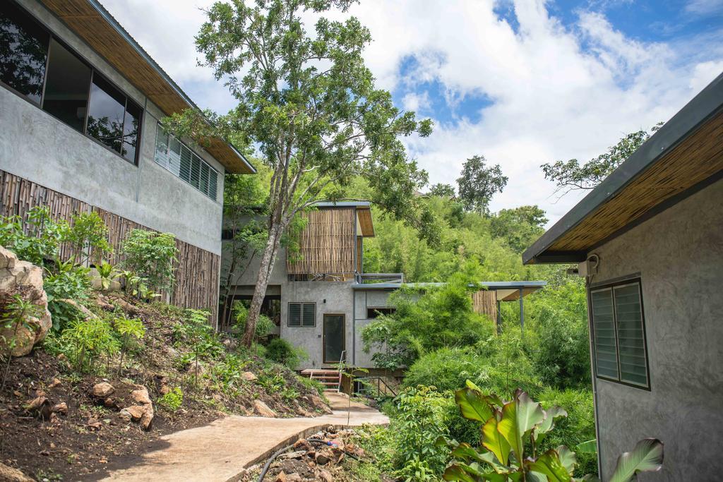 Thawsi Lake Hill Si Sawat Ngoại thất bức ảnh